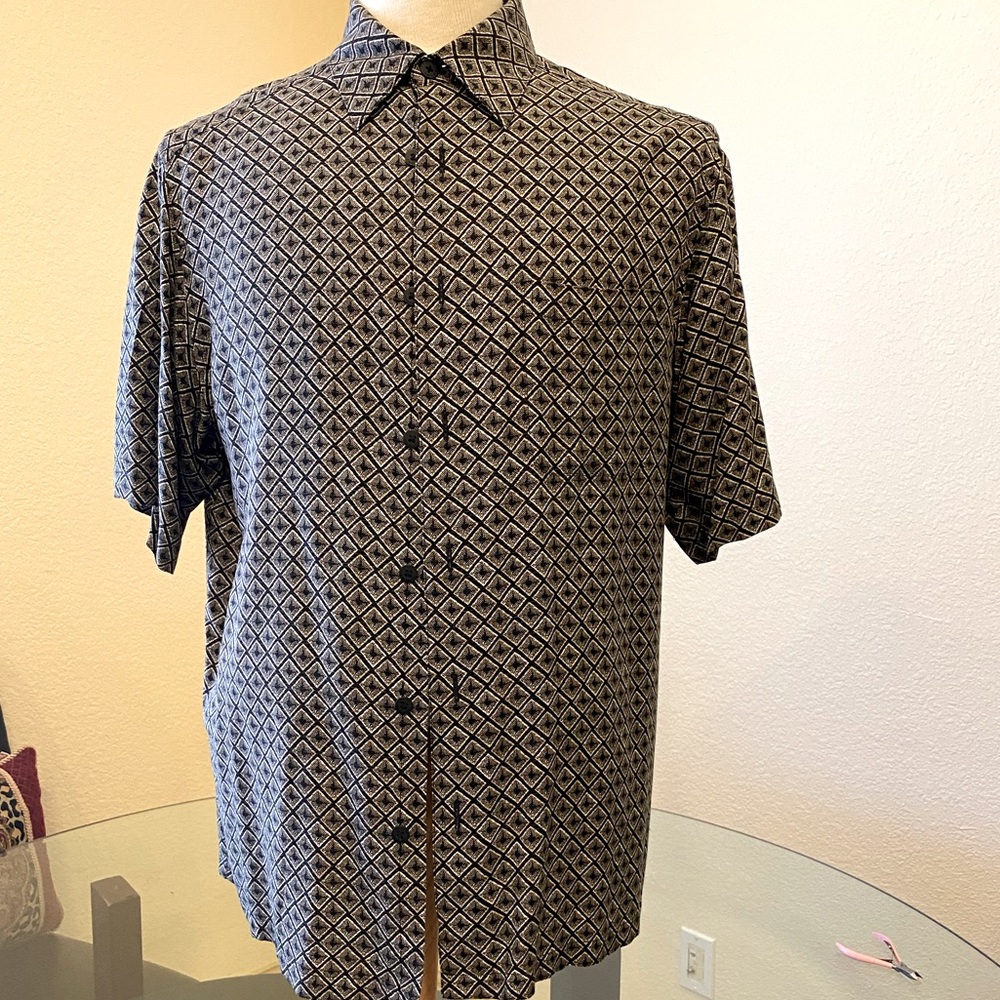 Claiborne Mens Short sleeve Shirt with front pocket